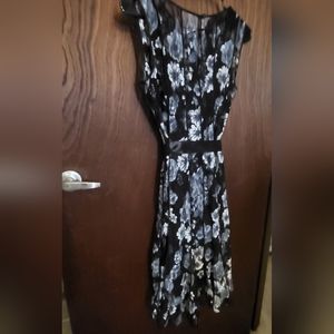 NWT Christopher Banks -foral dress with lining and a ribbon belt,in a size 8.